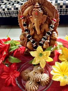 ચુરમાના લાડુ (Churma Na Ladu Recipe In Gujarati) રેસીપી મુખ્ય ફોટો