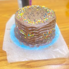 A picture of Chocolate fudge frosting.