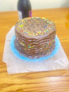 A picture of Chocolate fudge frosting.