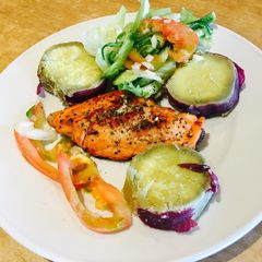 A picture of Salmon and sweet potato.