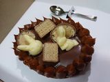 Huevo de Pascua relleno con pasta de maní
