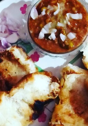 पाव भाजी (pav bhaji recipe in Hindi) रेसिपी मुख्य फोटो