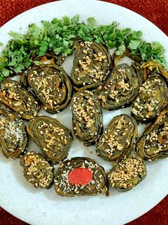 અળવી ના પાત્રા (Arvi Patra Recipe In Gujarati) રેસીપી મુખ્ય ફોટો