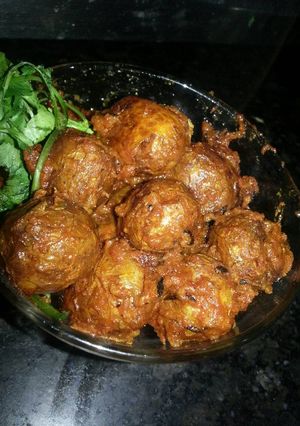 A picture of Chilke wale chote aloo (baby potatoes).