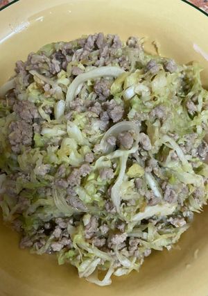รูปของ ผัดกะหล่ำปลีกับหมูบด
