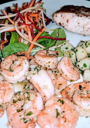 A picture of Garlic Butter Prawns.