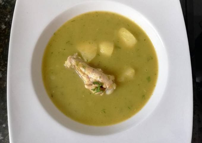 Sopa de pollo en fondo de vegetales Receta de Daniela Cabezas Ordóñez-  Cookpad