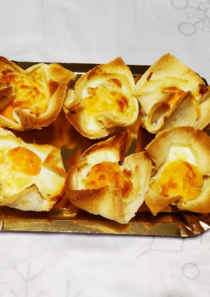 Una foto de Aperitivo de huevo con jamón dulce