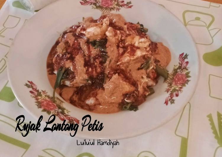 Resep Rujak Lontong Petis yang Bikin Ngiler