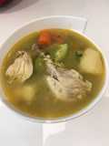 Caldo de muslo de pollo