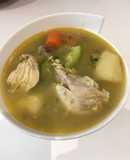 Caldo de muslo de pollo