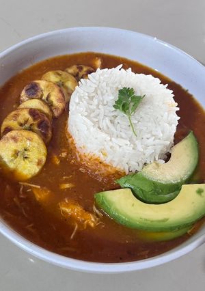 Una foto de Pollo en salsa de tomate