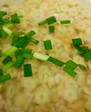 Nui sao nấu hẹ thịt băm