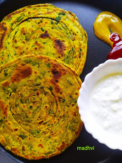 मेथी लच्छा पराठा (Methi Laccha paratha recipe in Hindi) रेसिपी मुख्य फोटो