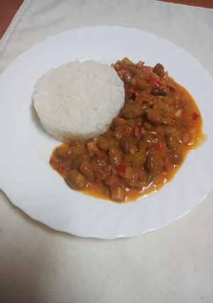 A picture of Pinto Beans with White Rice for Students.