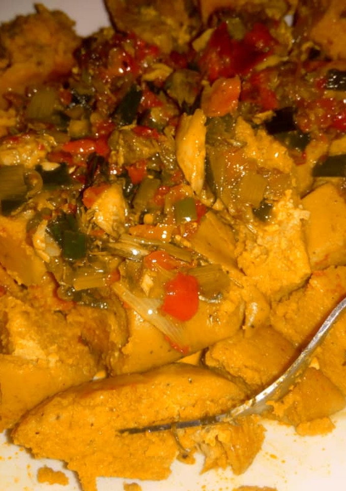 A picture of Moi moi and fish souce.