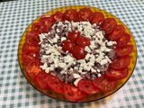 Salade de betteraves et tomates à la feta et oignon rouge
