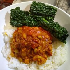 Auntie's Cauliflower and Chickpea Vegetarian Balti A picture of Auntie's Cauliflower and Chickpea Vegetarian Balti.