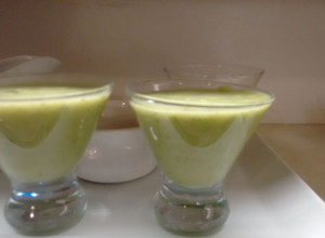 Una foto de Cóctel de Aguacate y ginebra o tequila