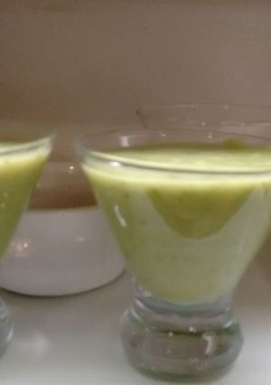 Una foto de Cóctel de Aguacate y ginebra o tequila