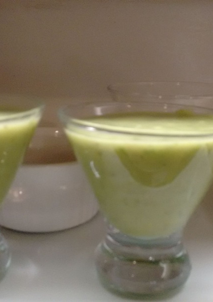 Una foto de Cóctel de Aguacate y ginebra o tequila