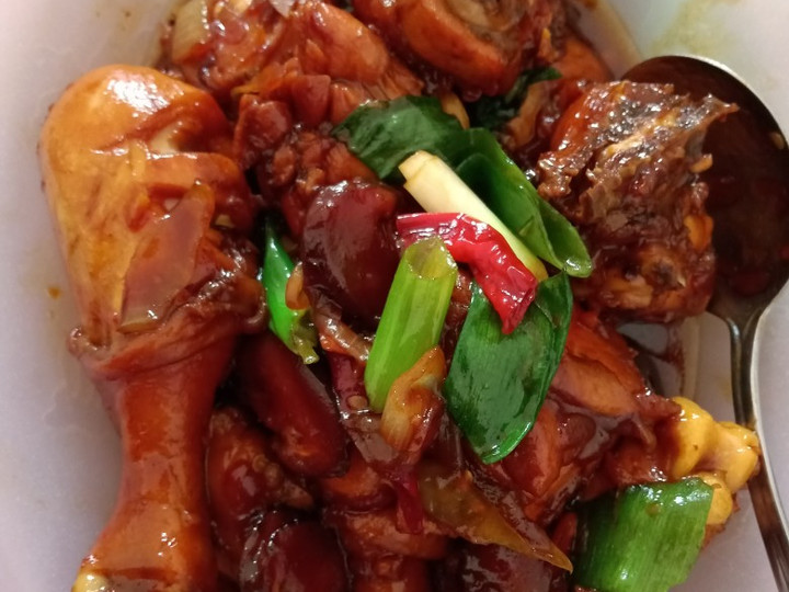 Bagaimana cara memasak Ayam kecap pedas manis yang menggugah selera