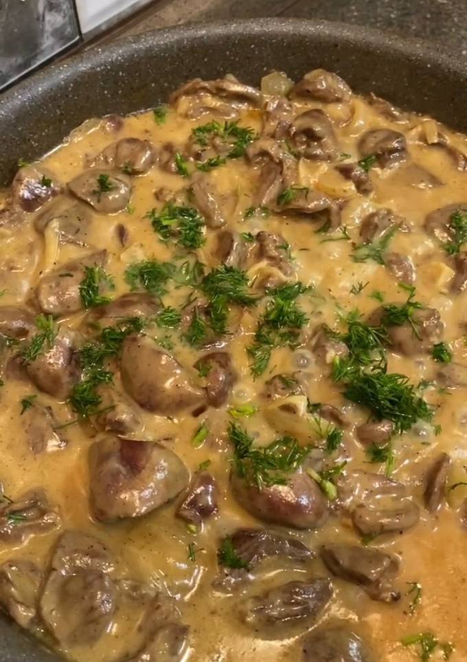 Курячі сердечка у вершковому соусі😋