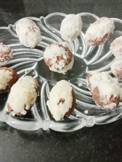ட்ரை ஜாமூன்.. (Dry jamun recipe in tamil) செய்முறை முக்கிய புகைப்படம்