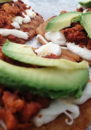 Una foto de Gorditas de chicharrón / low carb 🐷