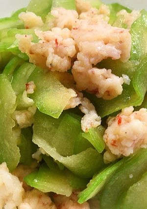 Hình của món Bí xanh xào tôm bằm.