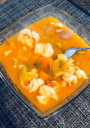Una foto de Caldo De Camarón 🦐 🍤