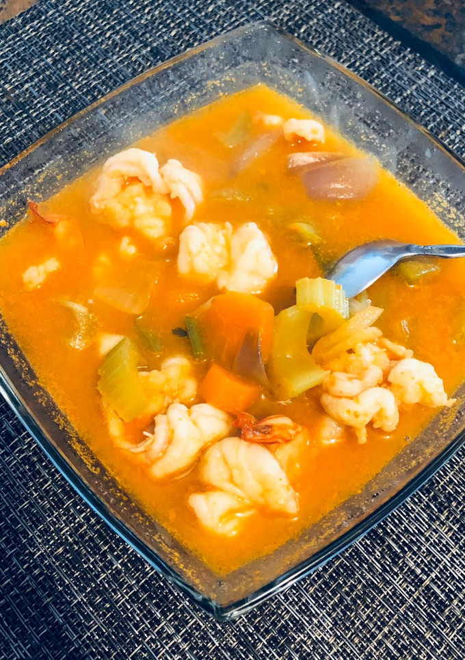Una foto de Caldo De Camarón 🦐 🍤