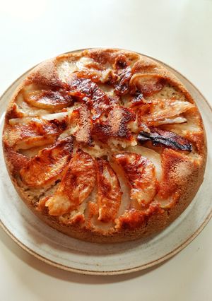 Una foto de Torta invertida de manzana en olla Essen 🍏