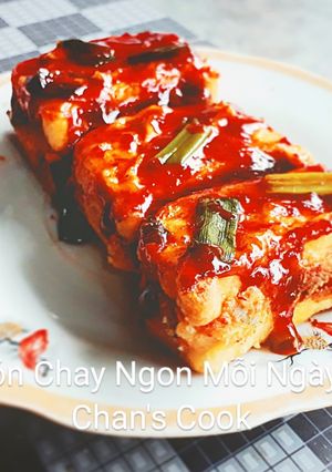 Hình của món Đậu khuôn nhân khoai môn sốt tương chay.