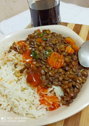 A picture of Lentils (kamande) with rice.