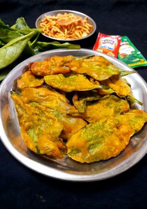 पालक पकौड़ी (palak pakodi recipe in Hindi) रेसिपी मुख्य फोटो
