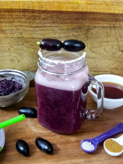 काले अंगूर का जूस(KALE ANGUR KA JUICE RECIPE IN HINDI) रेसिपी मुख्य फोटो
