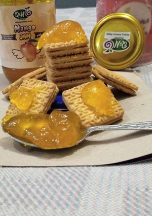 A picture of Creamy Biscuits jam bites.