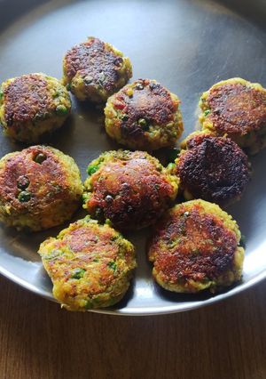 A picture of Veg and sprouts cutlet.