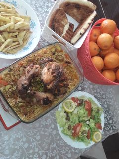 صورة لوصفة دجاجة محمرة محشية بالارز