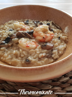Una foto de Risotto con champiñones confitados y gambones con Thermomix