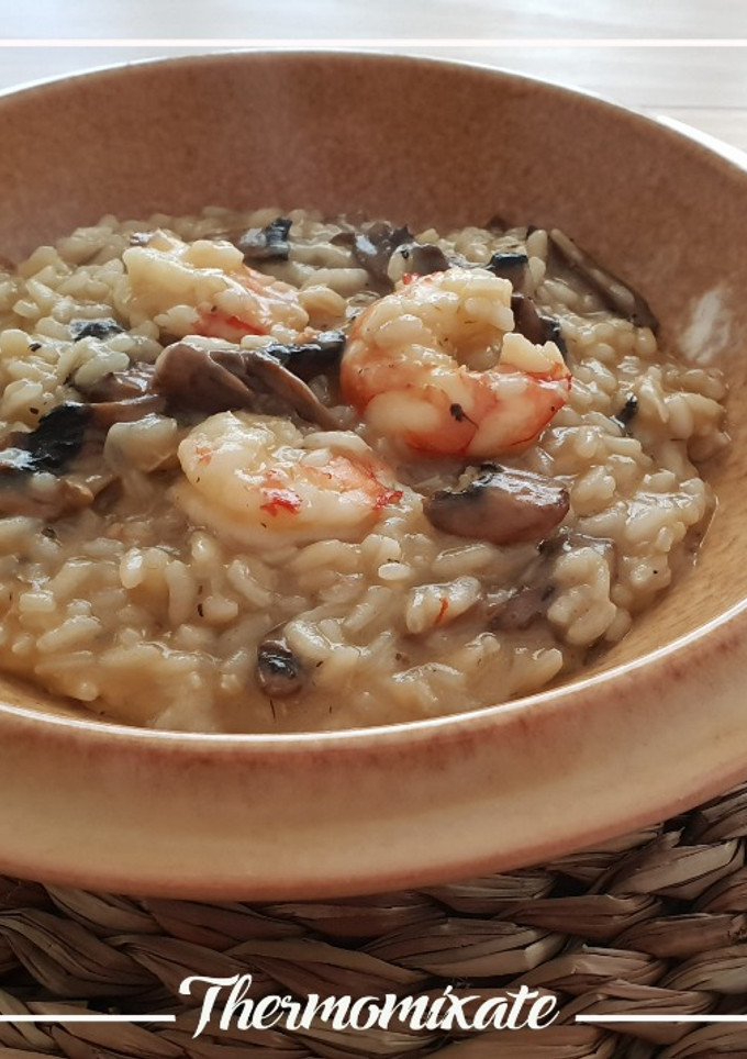 Una foto de Risotto con champiñones confitados y gambones con Thermomix