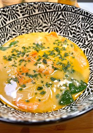 Une photo de Ma petite soupe crevettes /coco façon thaï