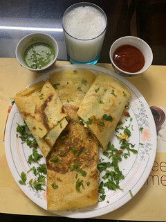 પનીર વેજીટેબલ સ્ટફડ ચીલા (Paneer Vegetable Stuffed Chila Recipe in Gujarati) રેસીપી મુખ્ય ફોટો