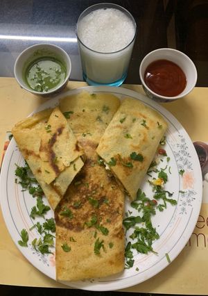 પનીર વેજીટેબલ સ્ટફડ ચીલા (Paneer Vegetable Stuffed Chila Recipe in Gujarati) રેસીપી મુખ્ય ફોટો