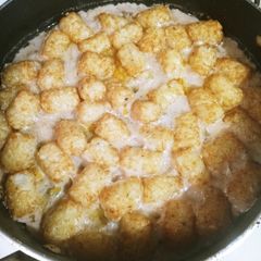 A picture of Cheesy Tater Tot Casserole.