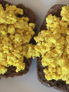 Foto de Tosta de Tofu Mexido