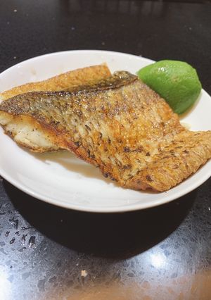香煎蒜香鱸魚排 的食譜成品照片