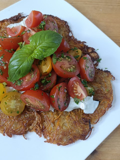 Une photo de 🌿Rösti patate douce et PDT Mozzarella Di Buffala et tomate