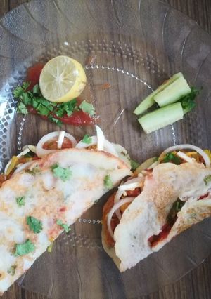 સૂજી ઉત્તપમ (sooji uttapam Recipe in Gujarati) રેસીપી મુખ્ય ફોટો